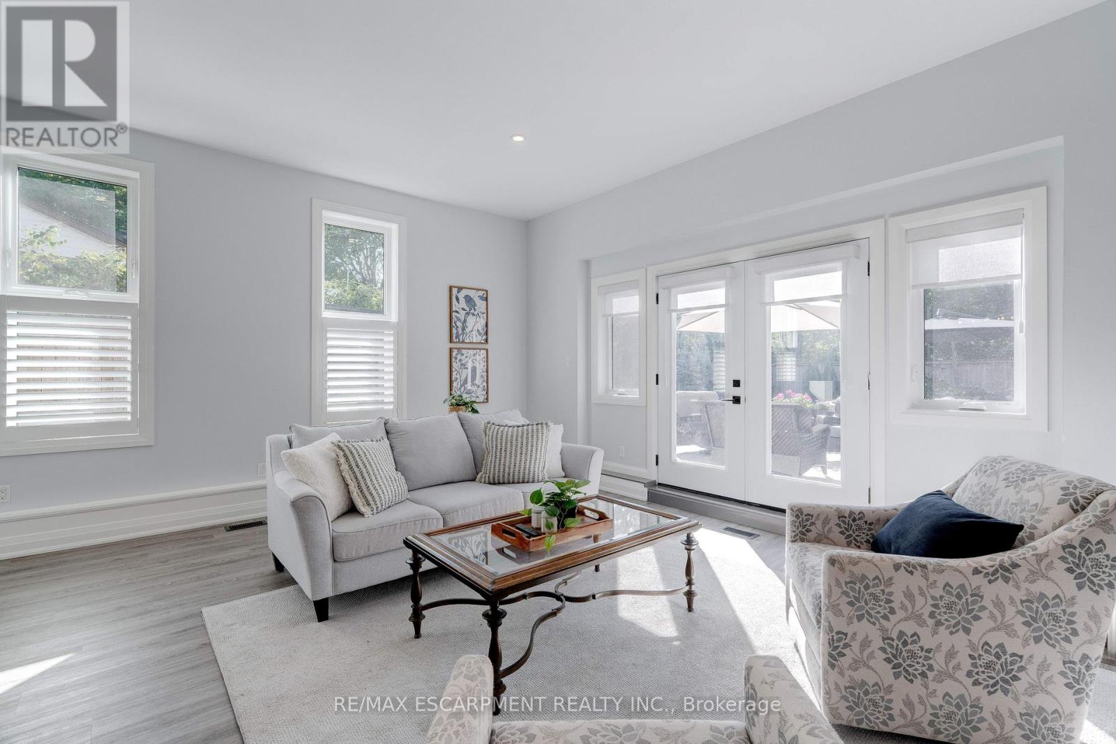 296 Kent Crescent, Burlington, Ontario  L7L 4T1 - Photo 32 - W12470009