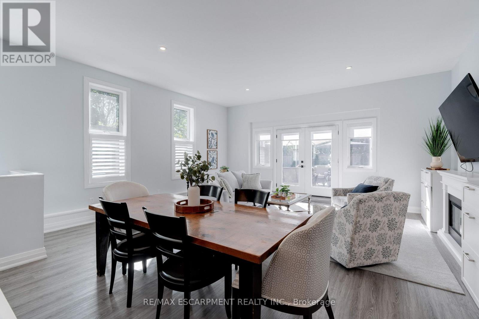 296 Kent Crescent, Burlington, Ontario  L7L 4T1 - Photo 33 - W12470009