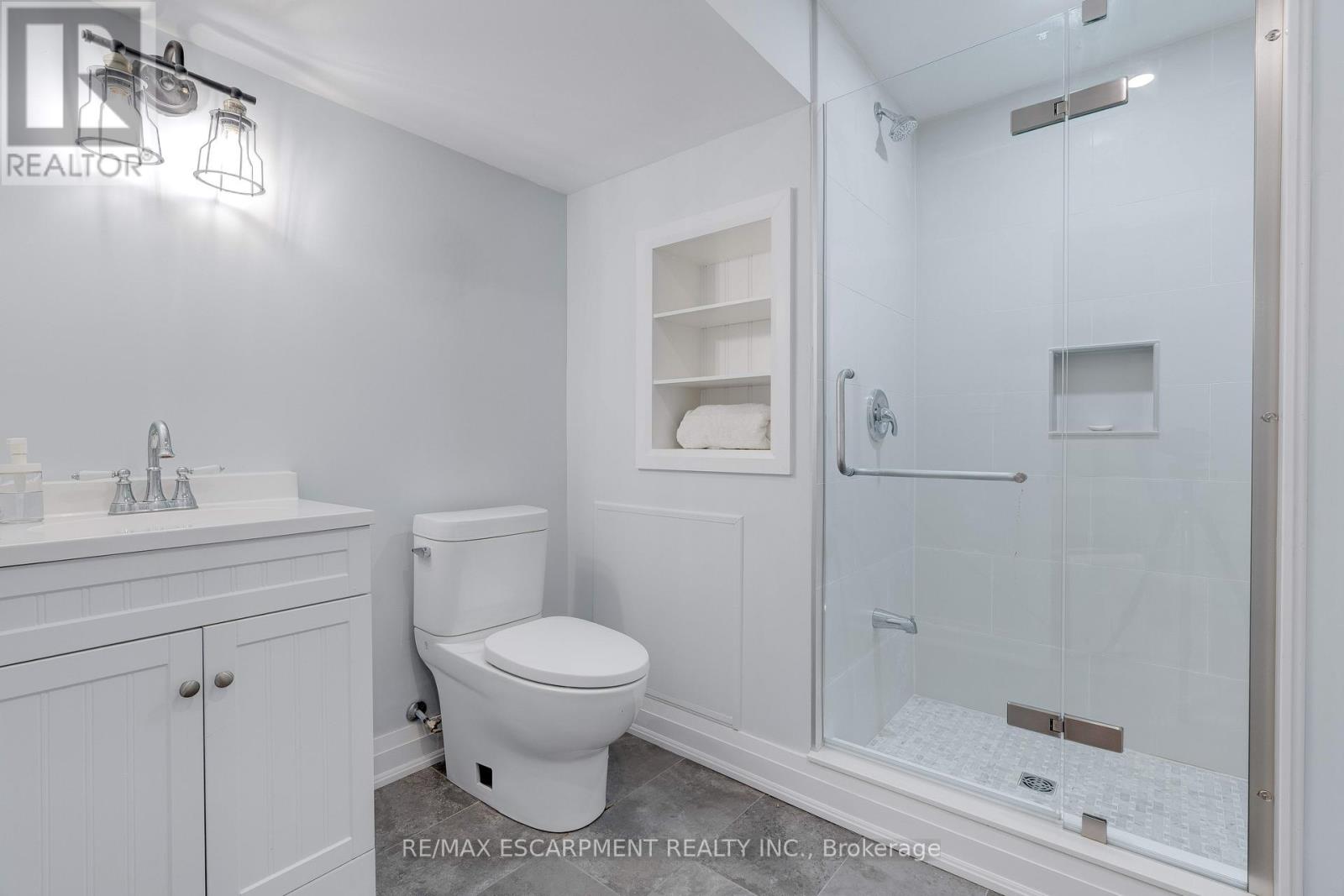 296 Kent Crescent, Burlington, Ontario  L7L 4T1 - Photo 43 - W12470009