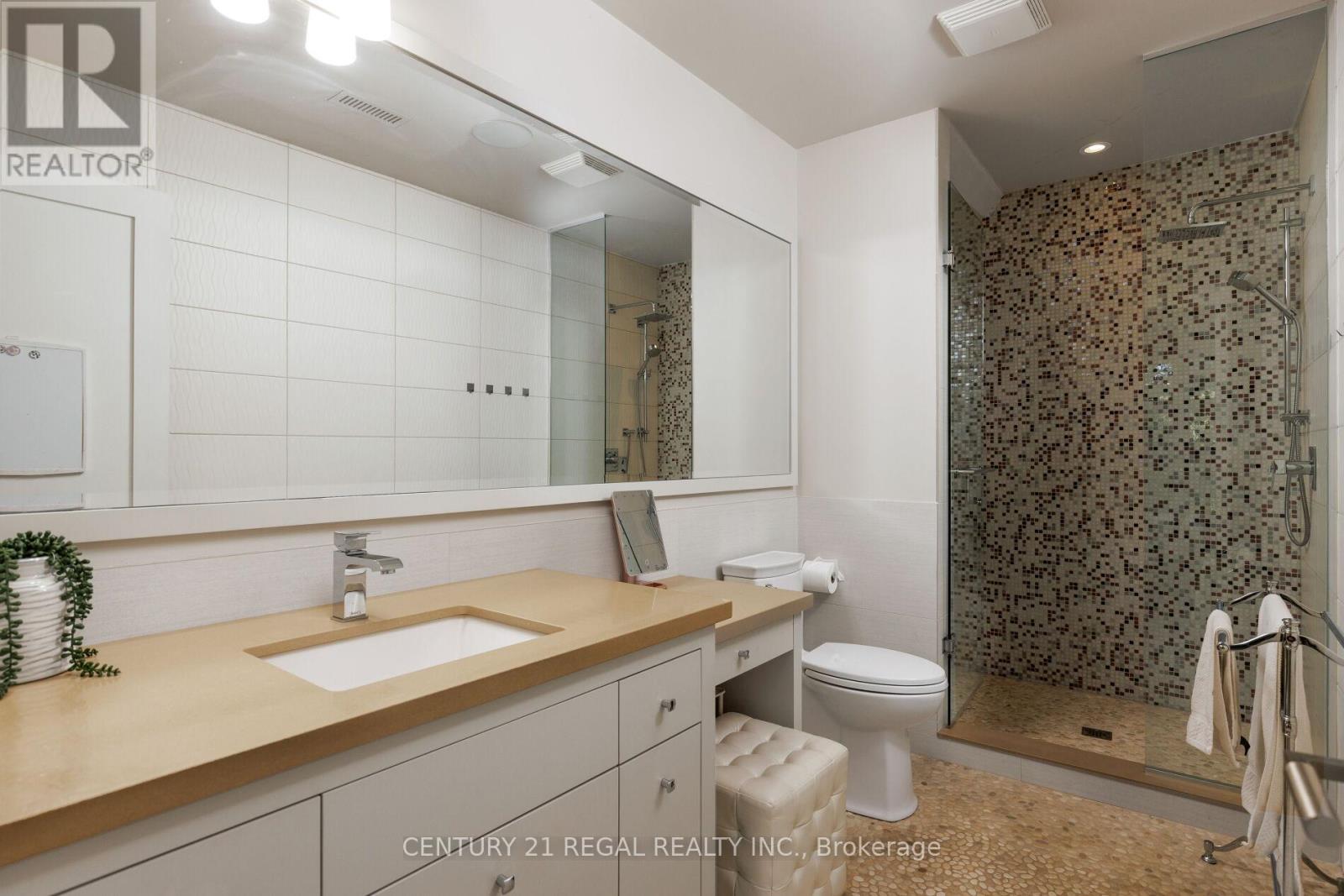 2442 Meadowood Crescent, Oakville, Ontario  L6L 1V6 - Photo 38 - W12469948