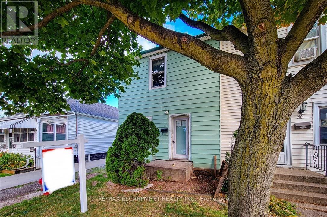 38 ELLIS AVENUE, Hamilton, Ontario