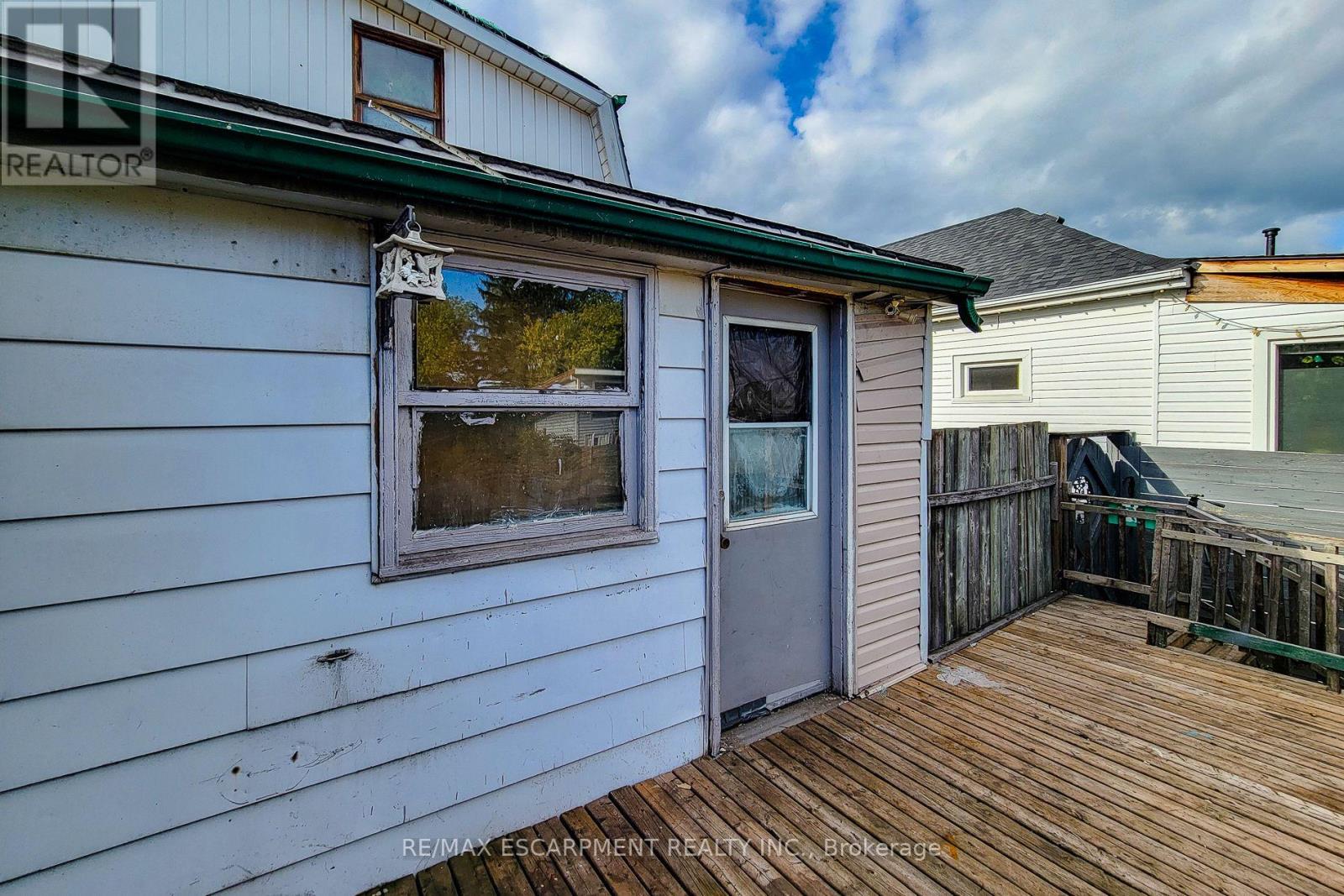 38 Ellis Avenue, Hamilton, Ontario  L8H 4L7 - Photo 14 - X12470043