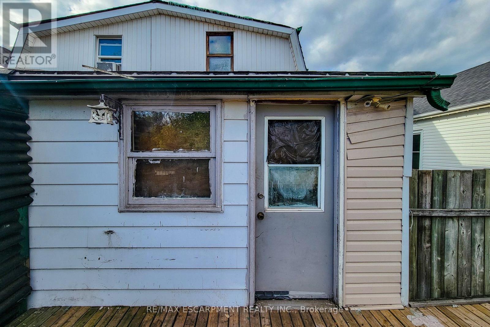 38 Ellis Avenue, Hamilton, Ontario  L8H 4L7 - Photo 15 - X12470043