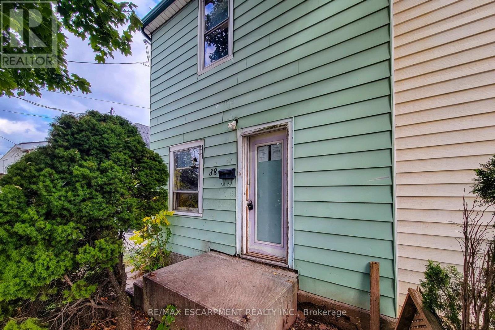 38 Ellis Avenue, Hamilton, Ontario  L8H 4L7 - Photo 8 - X12470043