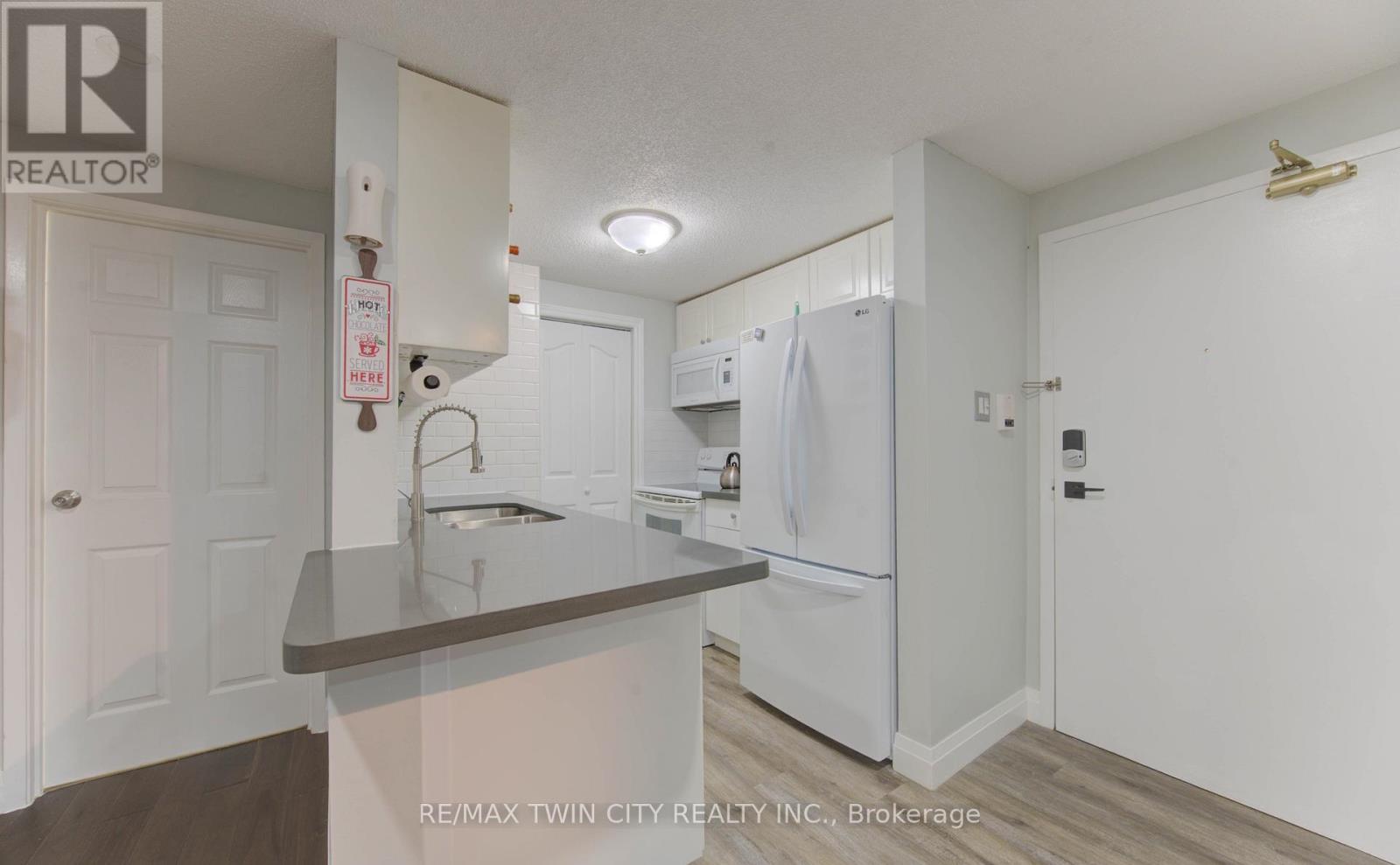 30 Bridge Street, Kitchener, Ontario  N2K 1K4 - Photo 14 - X12470050
