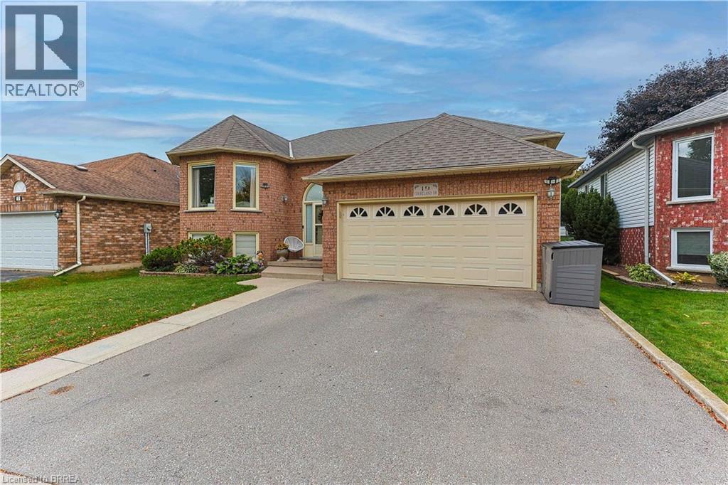 19 Courtland Drive, Brantford, Ontario  N3R 7V8 - Photo 1 - 40780330