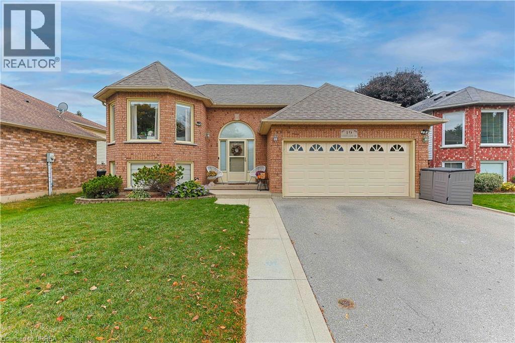 19 Courtland Drive, Brantford, Ontario  N3R 7V8 - Photo 2 - 40780330