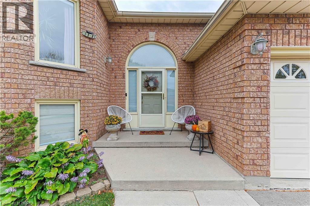 19 Courtland Drive, Brantford, Ontario  N3R 7V8 - Photo 4 - 40780330