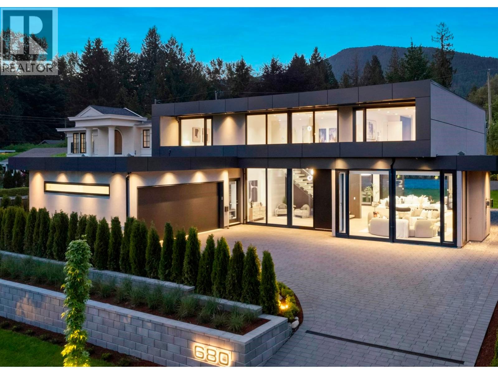 680 Westhyde Place, North Vancouver, British Columbia  V7N 2Y4 - Photo 3 - R3036056