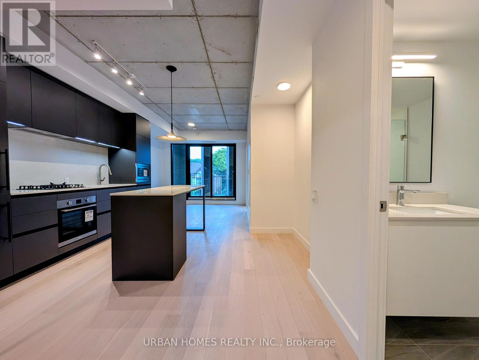202 - 1720 Bayview Avenue, Toronto, Ontario  M4G 3C4 - Photo 2 - C12470070