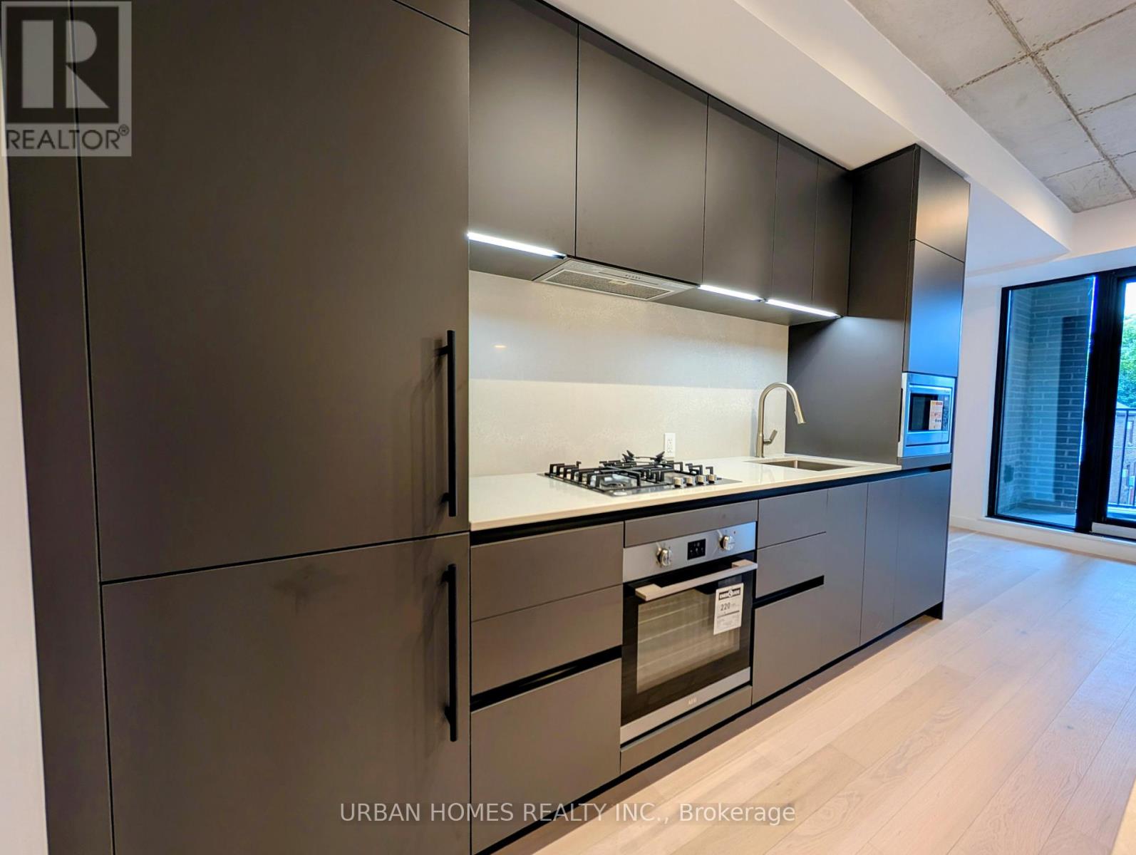202 - 1720 Bayview Avenue, Toronto, Ontario  M4G 3C4 - Photo 4 - C12470070