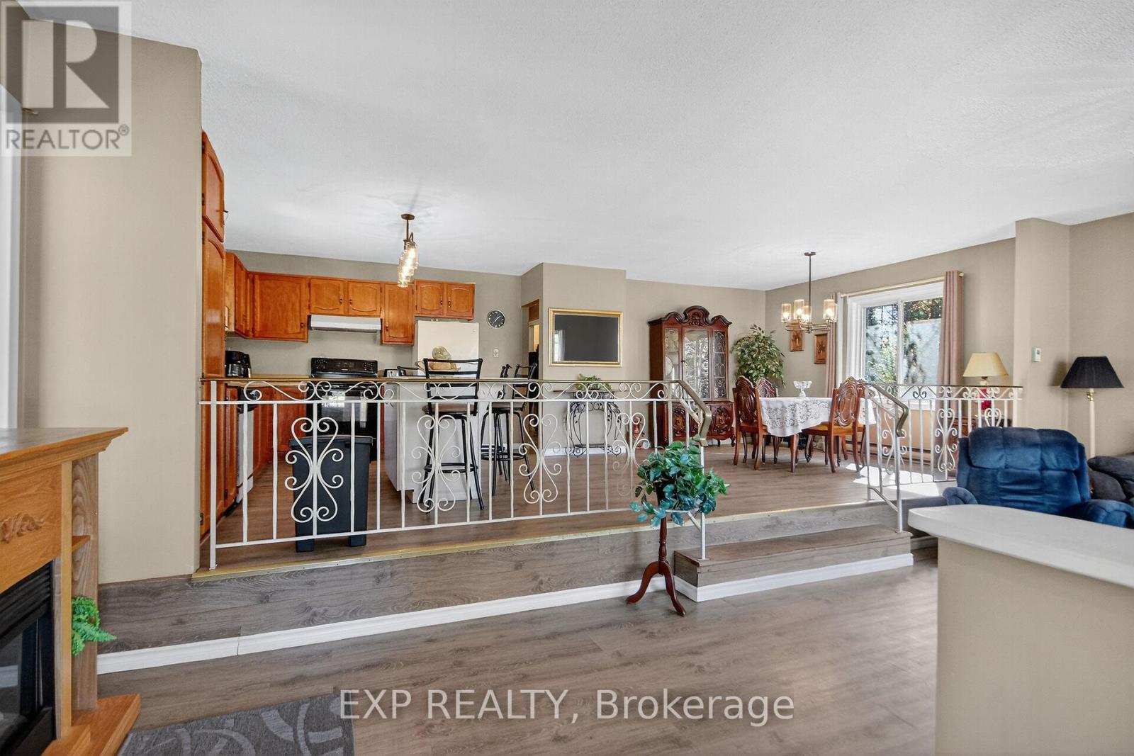 96 Constance Lake Road, Ottawa, Ontario  K2K 1X7 - Photo 7 - X12465998
