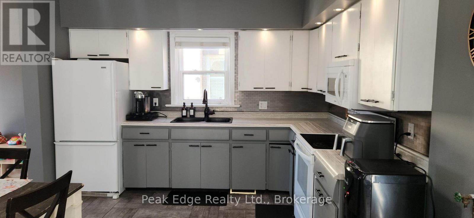 631 12th Avenue, Hanover, Ontario  N4N 2V5 - Photo 11 - X12470118
