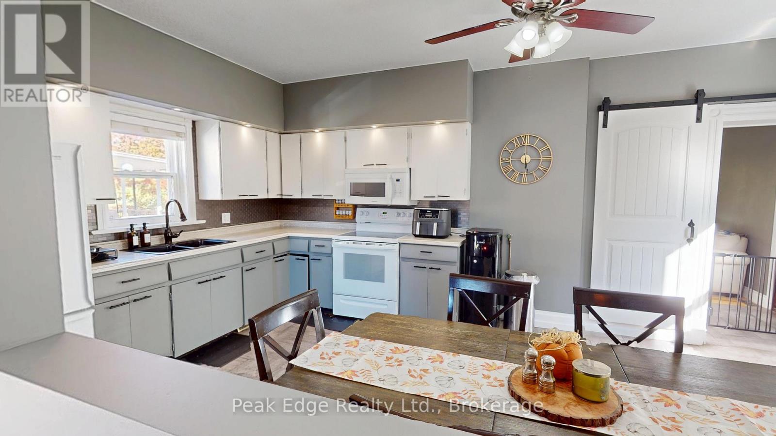 631 12th Avenue, Hanover, Ontario  N4N 2V5 - Photo 12 - X12470118