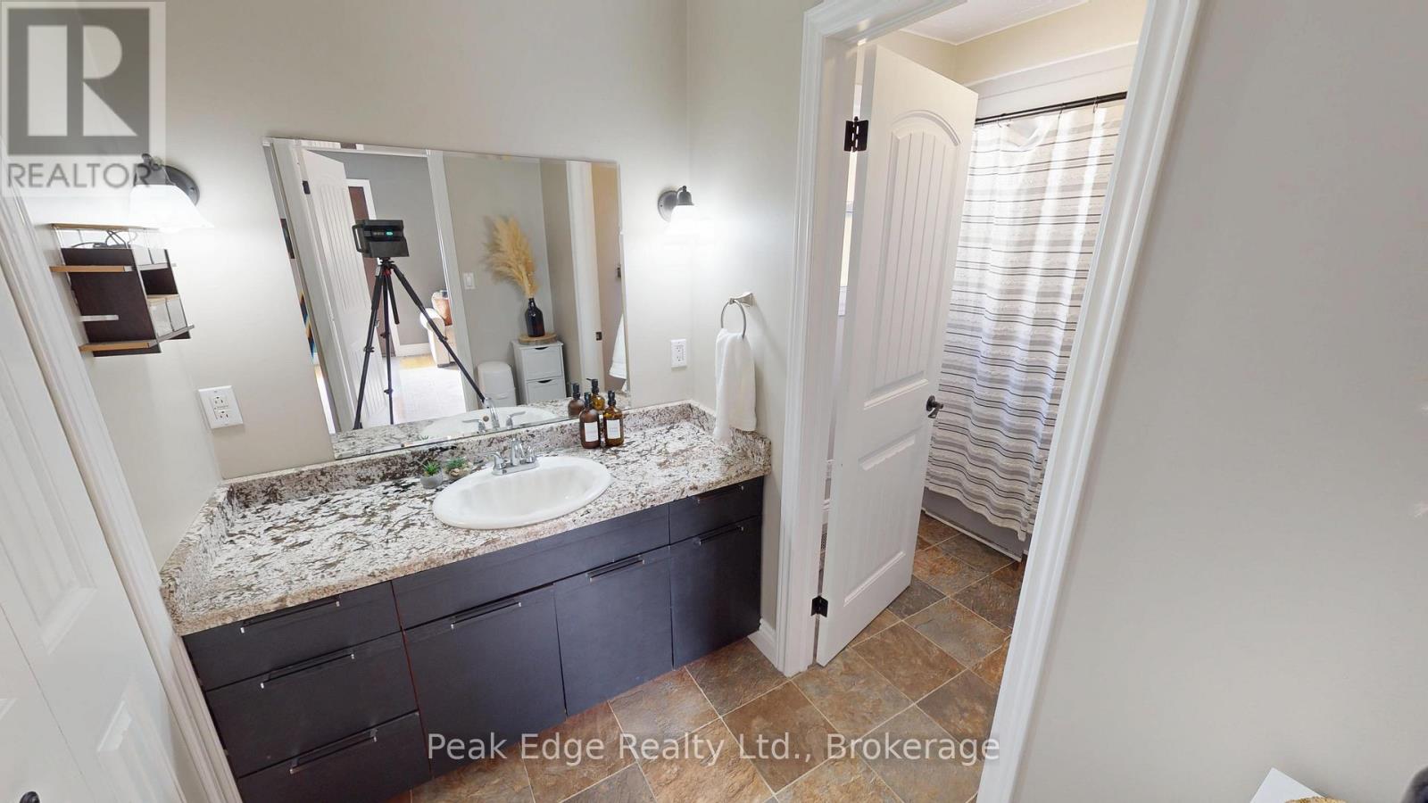 631 12th Avenue, Hanover, Ontario  N4N 2V5 - Photo 26 - X12470118