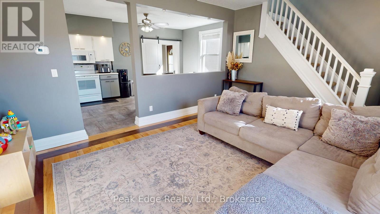 631 12th Avenue, Hanover, Ontario  N4N 2V5 - Photo 3 - X12470118