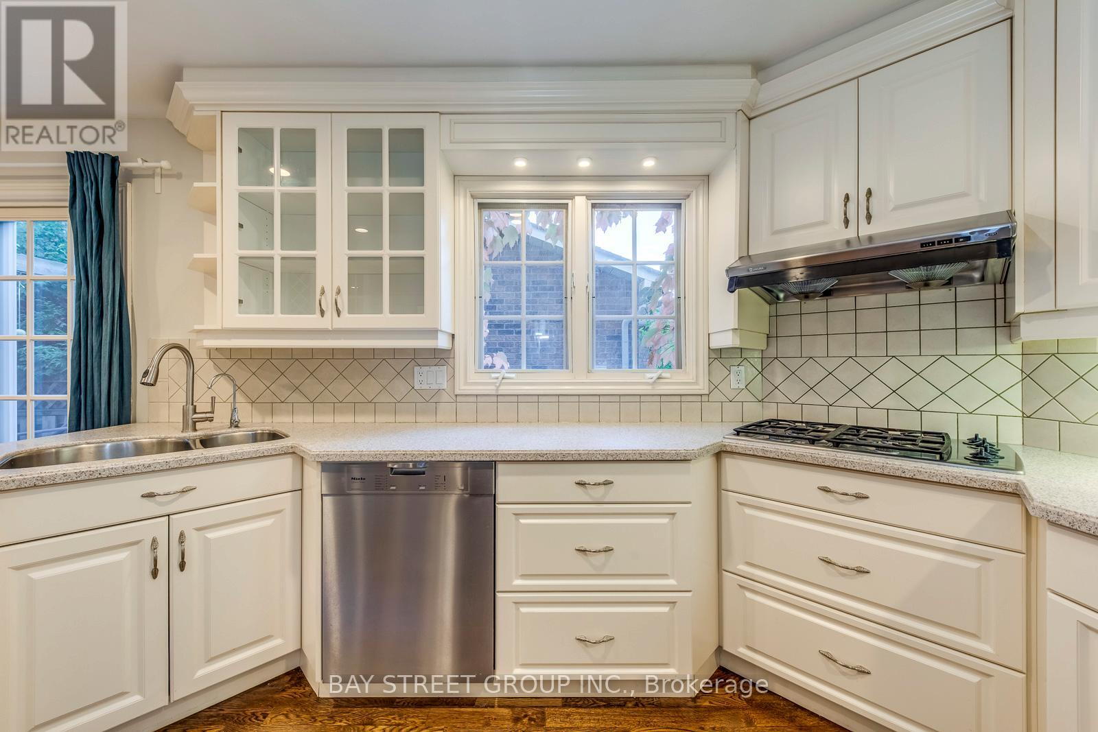 1322 Roseberry Crescent, Oakville, Ontario  L6M 1W1 - Photo 11 - W12375376