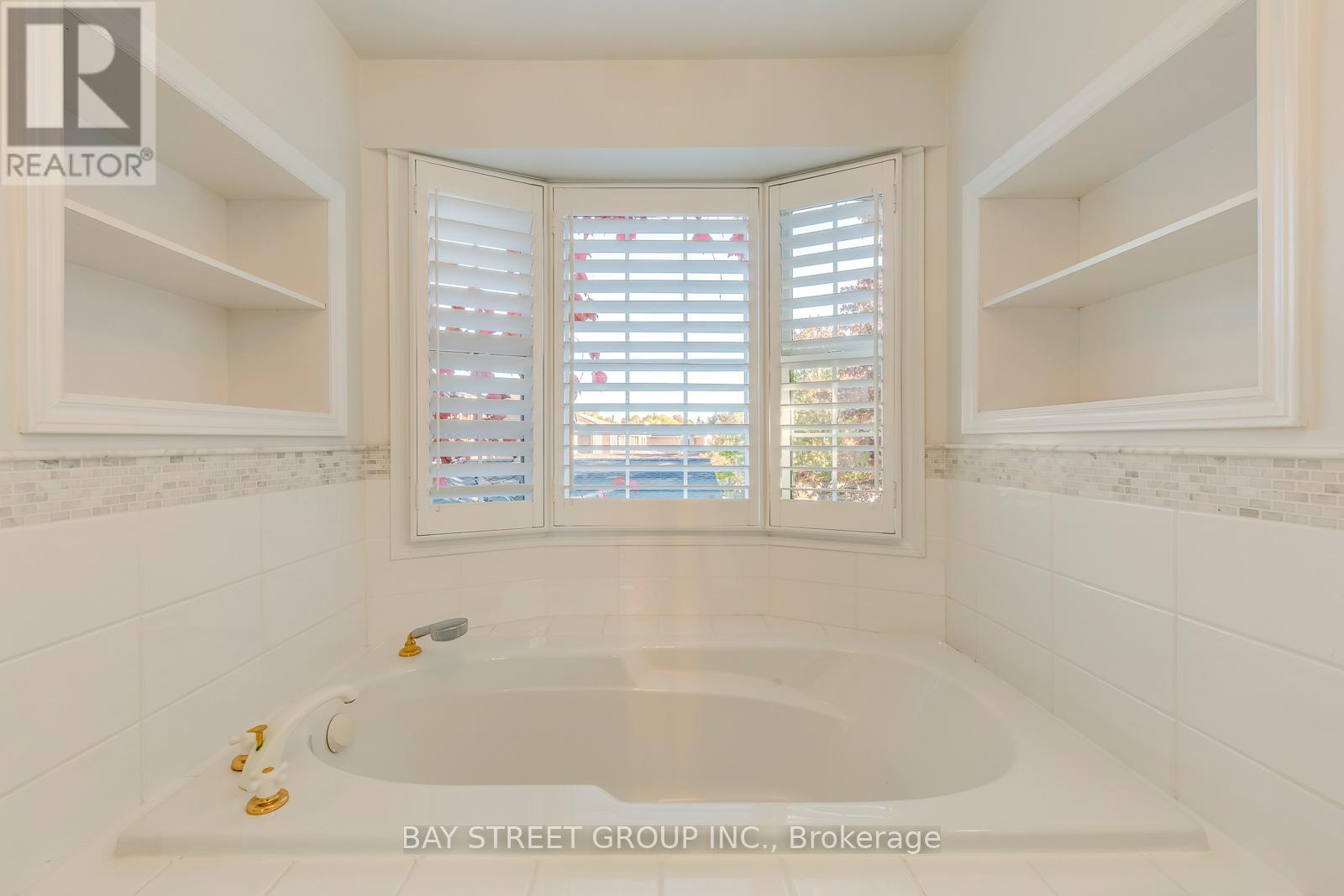 1322 Roseberry Crescent, Oakville, Ontario  L6M 1W1 - Photo 23 - W12375376