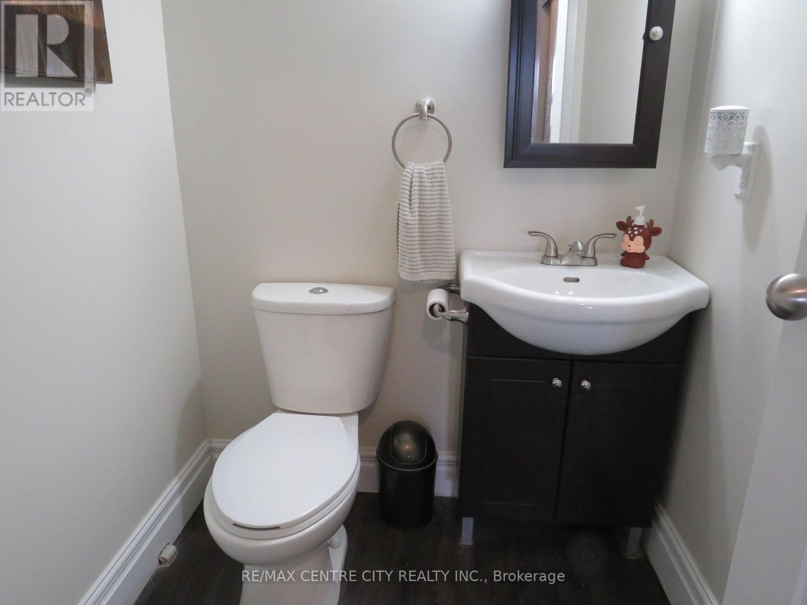 402 - 15 Jacksway Crescent, London North, Ontario  N5X 3T8 - Photo 12 - X12470104