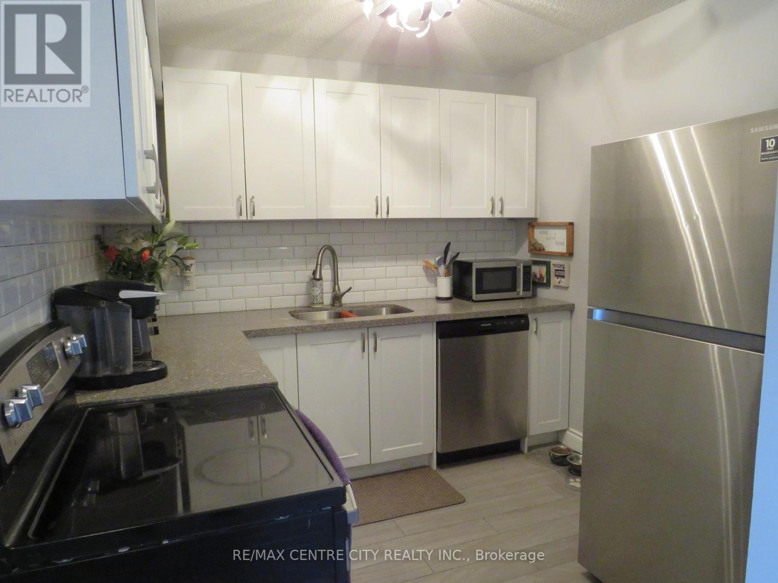 402 - 15 Jacksway Crescent, London North, Ontario  N5X 3T8 - Photo 3 - X12470104