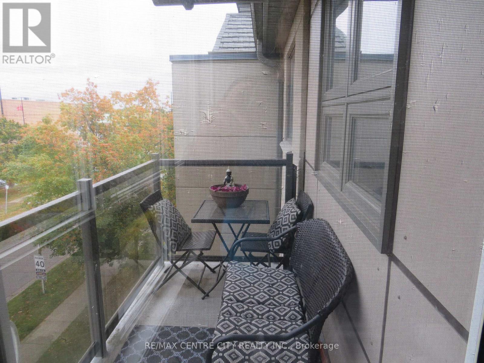 402 - 15 Jacksway Crescent, London North, Ontario  N5X 3T8 - Photo 6 - X12470104
