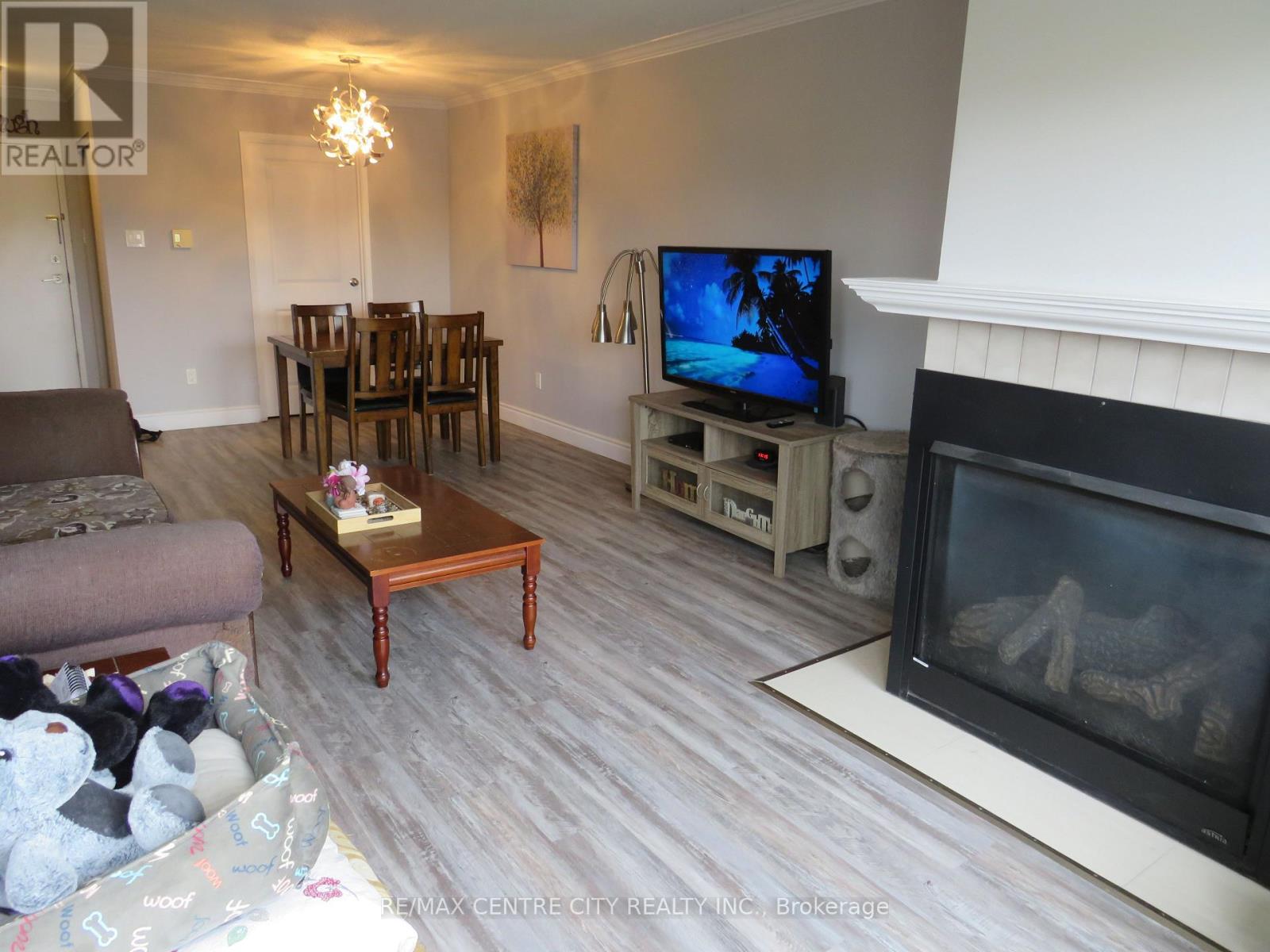 402 - 15 Jacksway Crescent, London North, Ontario  N5X 3T8 - Photo 9 - X12470104