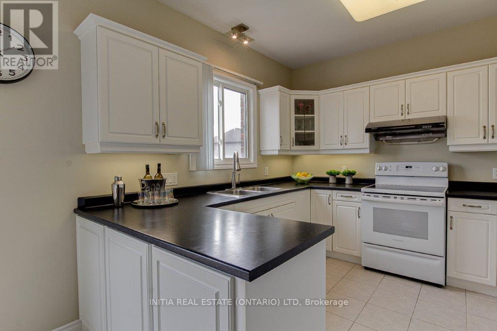 381 Meadowsweet Trail, London North, Ontario  N5X 4R5 - Photo 6 - X12470110