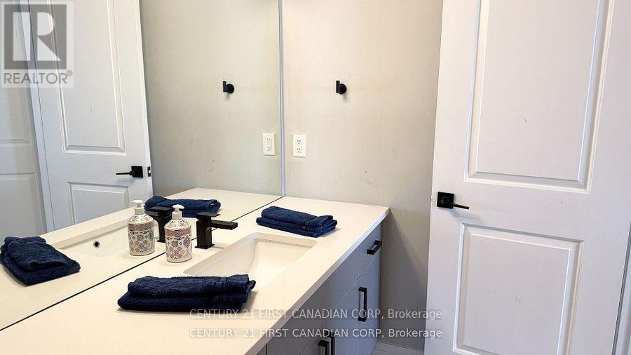 1814 Finley Crescent, London North, Ontario  N6G 0B4 - Photo 17 - X12470119