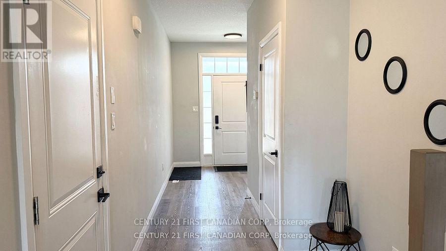 1814 Finley Crescent, London North, Ontario  N6G 0B4 - Photo 4 - X12470119