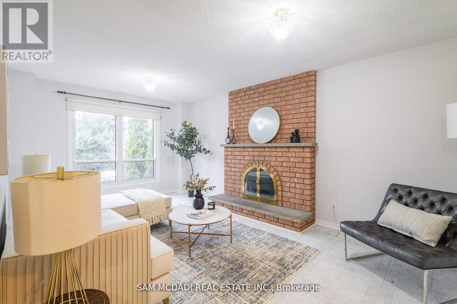 2093 The Chase, Mississauga, Ontario  L5M 3B8 - Photo 14 - W12470053