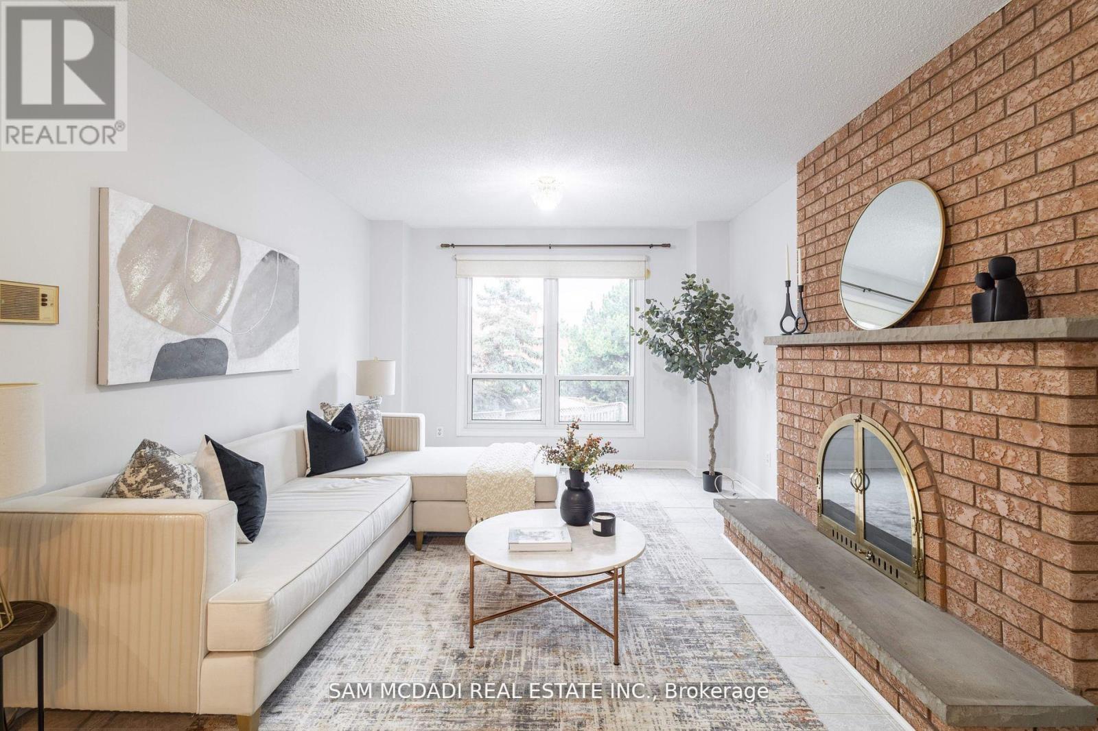 2093 The Chase, Mississauga, Ontario  L5M 3B8 - Photo 15 - W12470053