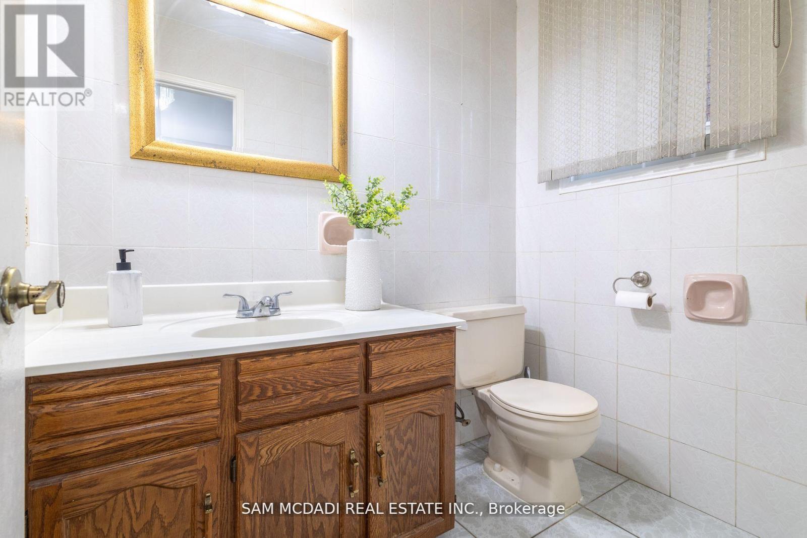 2093 The Chase, Mississauga, Ontario  L5M 3B8 - Photo 17 - W12470053