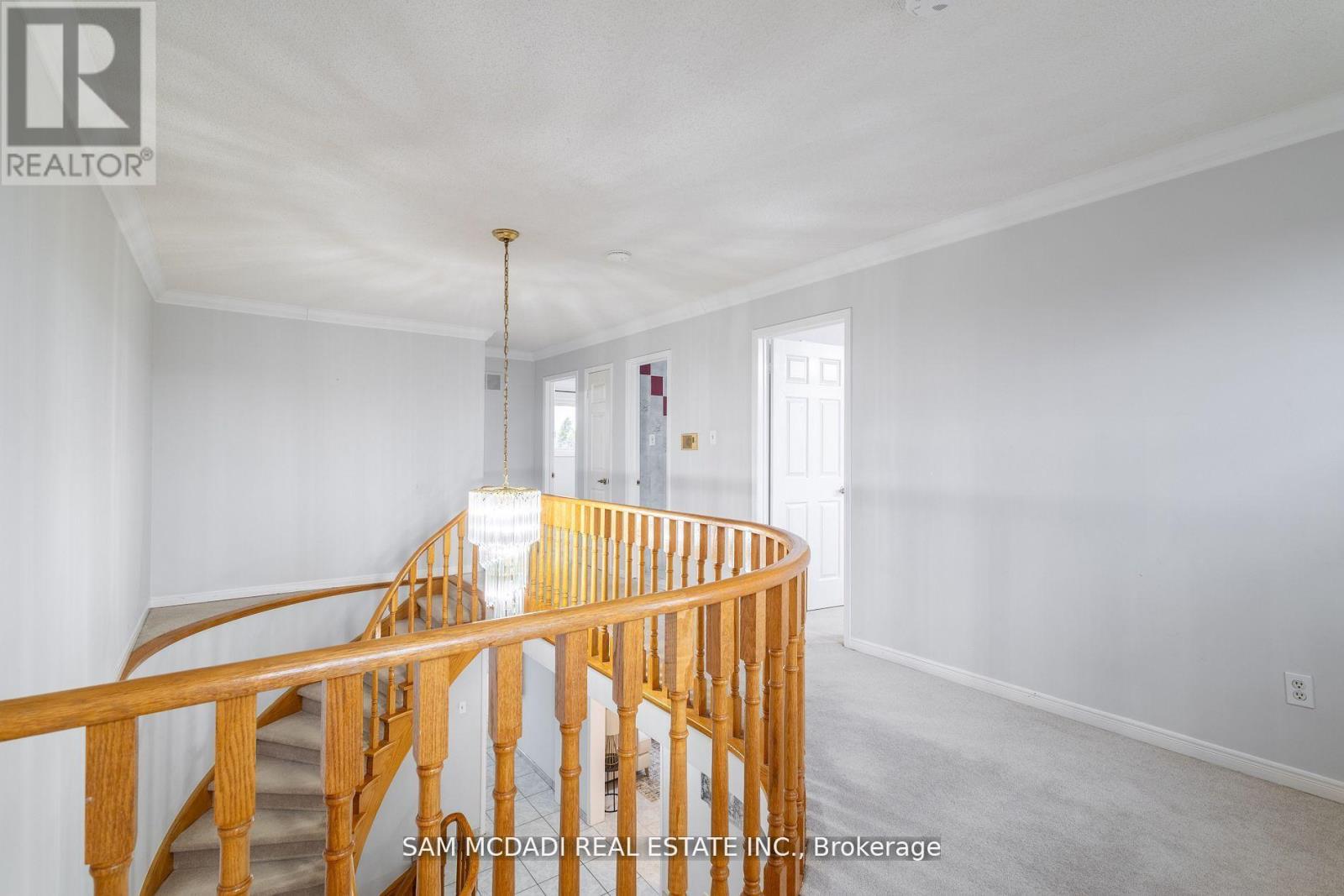 2093 The Chase, Mississauga, Ontario  L5M 3B8 - Photo 19 - W12470053