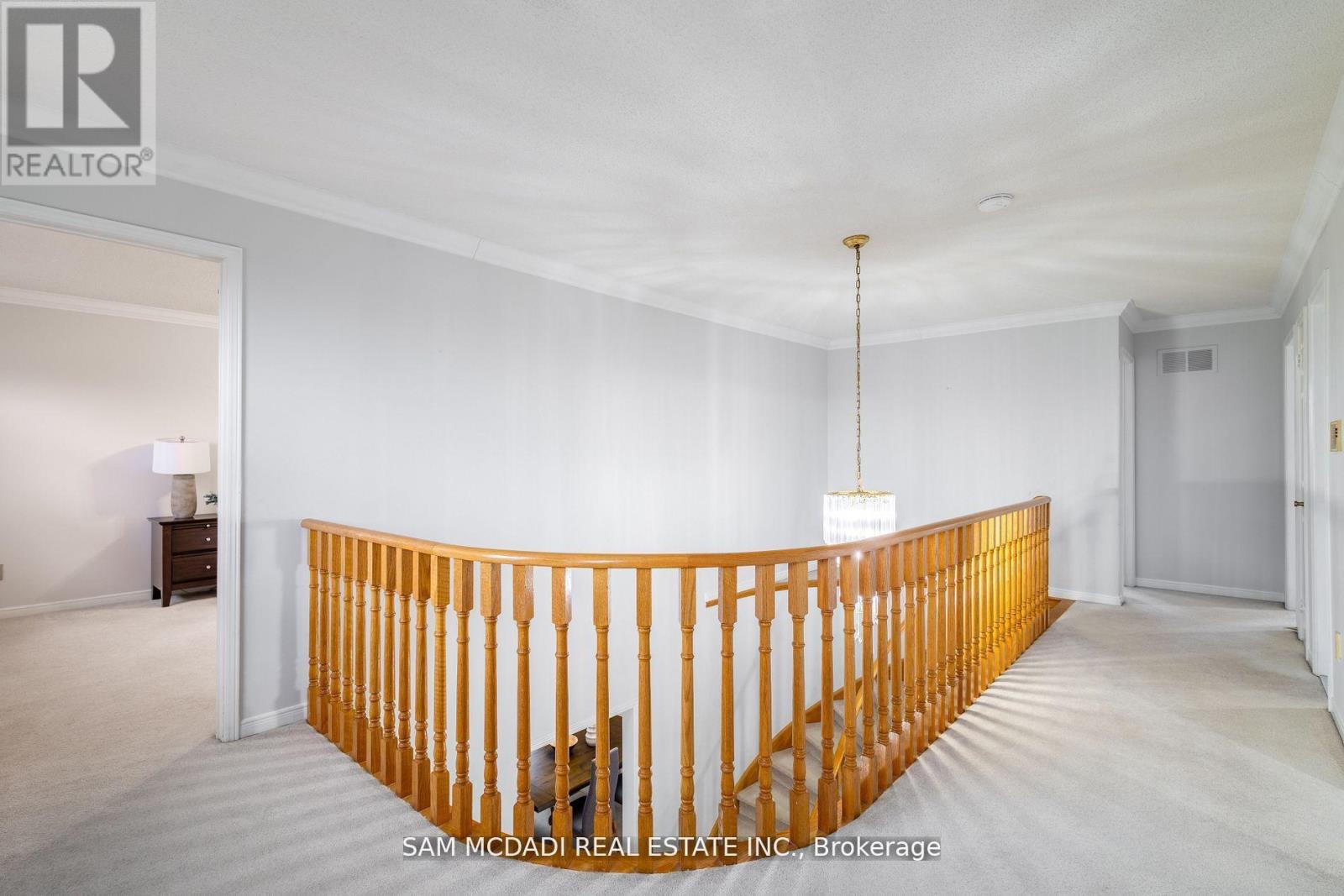 2093 The Chase, Mississauga, Ontario  L5M 3B8 - Photo 20 - W12470053