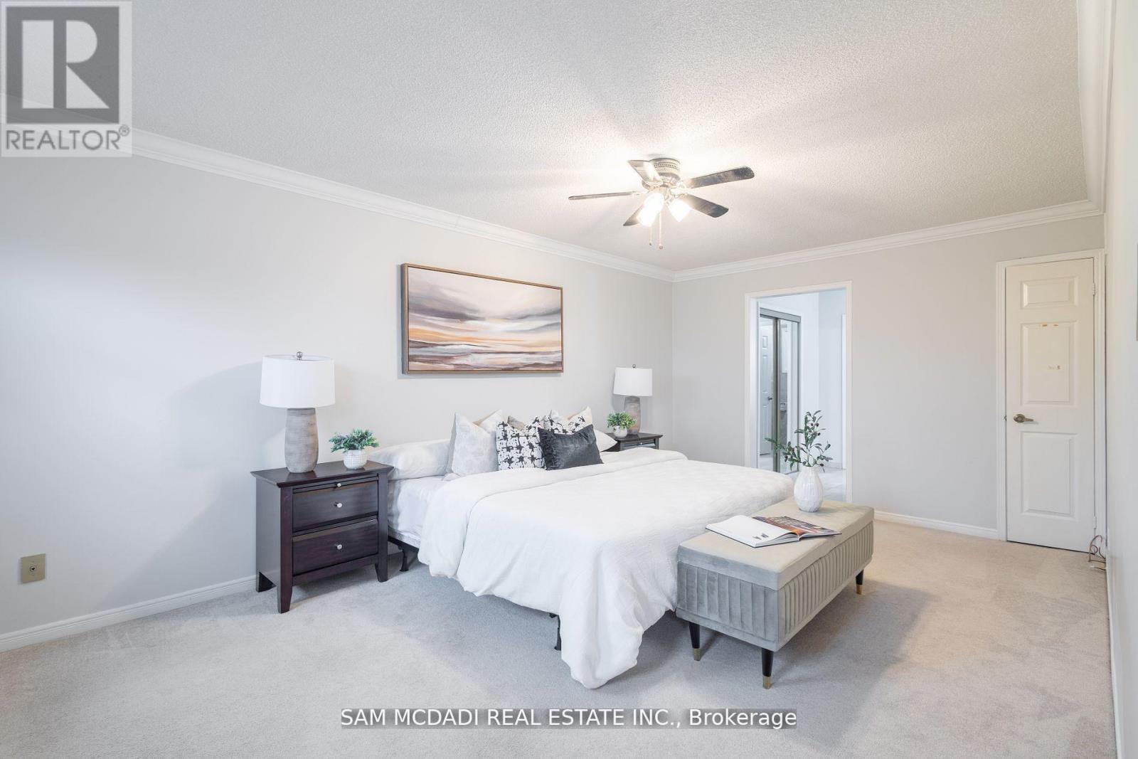 2093 The Chase, Mississauga, Ontario  L5M 3B8 - Photo 21 - W12470053