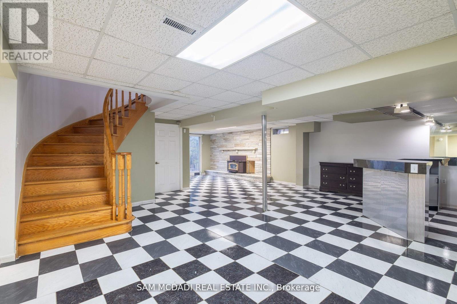 2093 The Chase, Mississauga, Ontario  L5M 3B8 - Photo 29 - W12470053