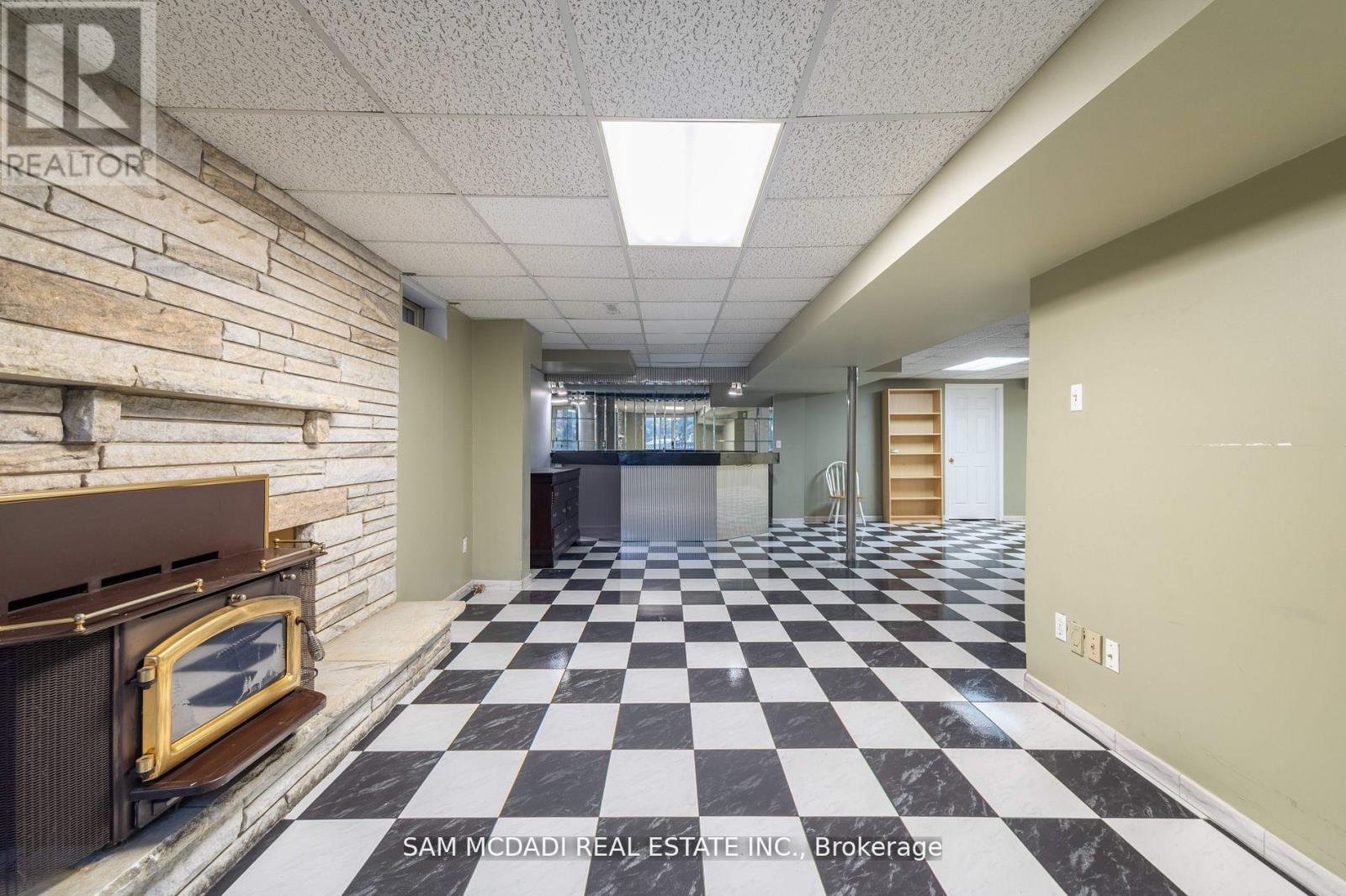2093 The Chase, Mississauga, Ontario  L5M 3B8 - Photo 31 - W12470053