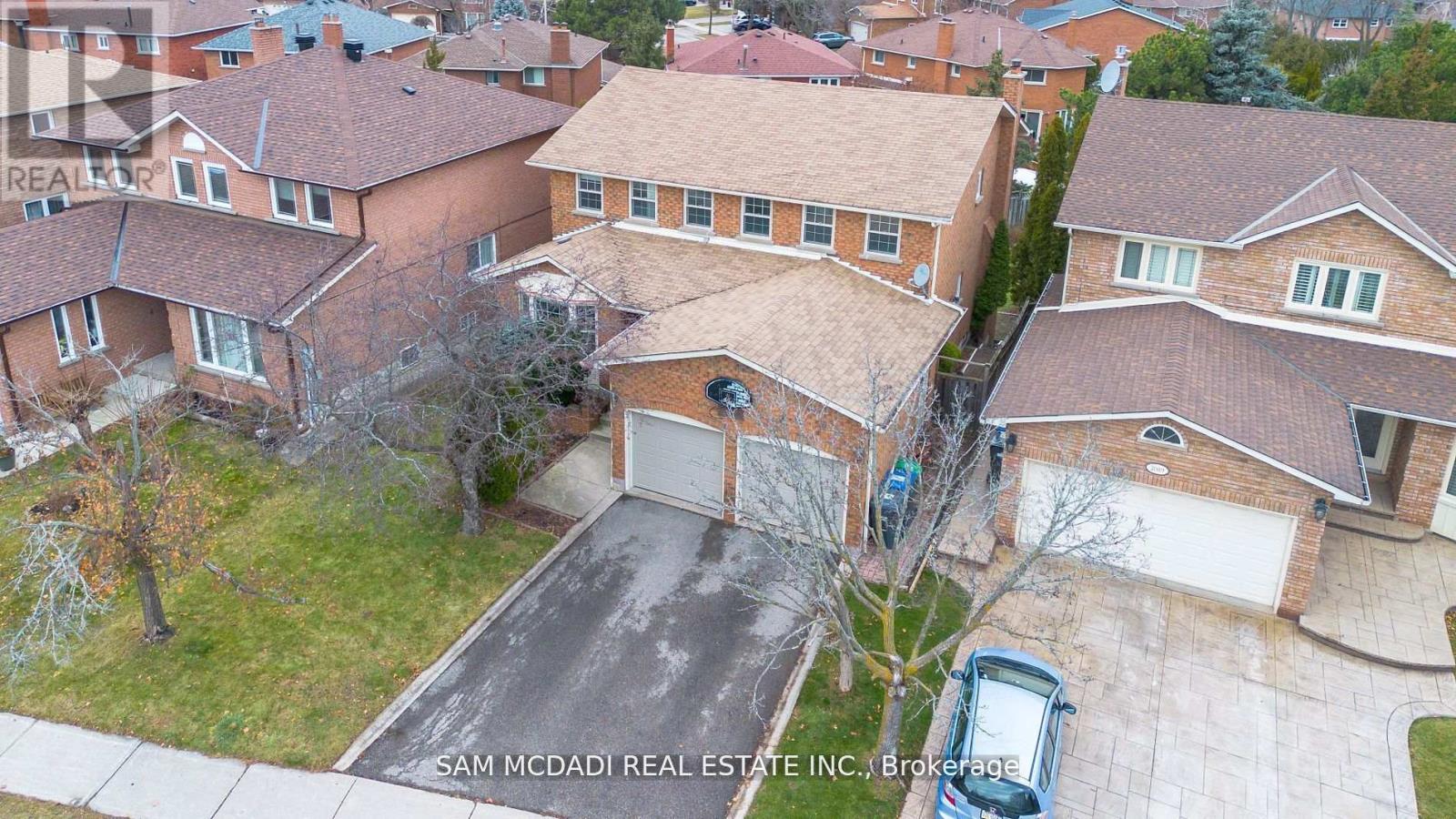 2093 The Chase, Mississauga, Ontario  L5M 3B8 - Photo 36 - W12470053