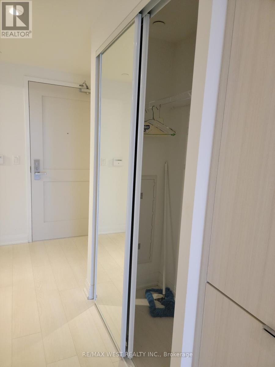 425 - 10 Gibbs Road, Toronto, Ontario  M9B 0E2 - Photo 11 - W12470058