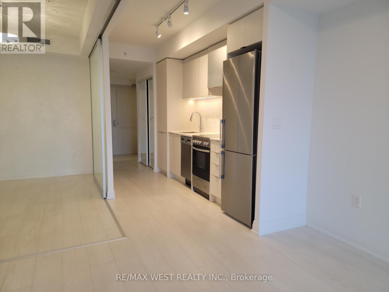 425 - 10 Gibbs Road, Toronto, Ontario  M9B 0E2 - Photo 5 - W12470058