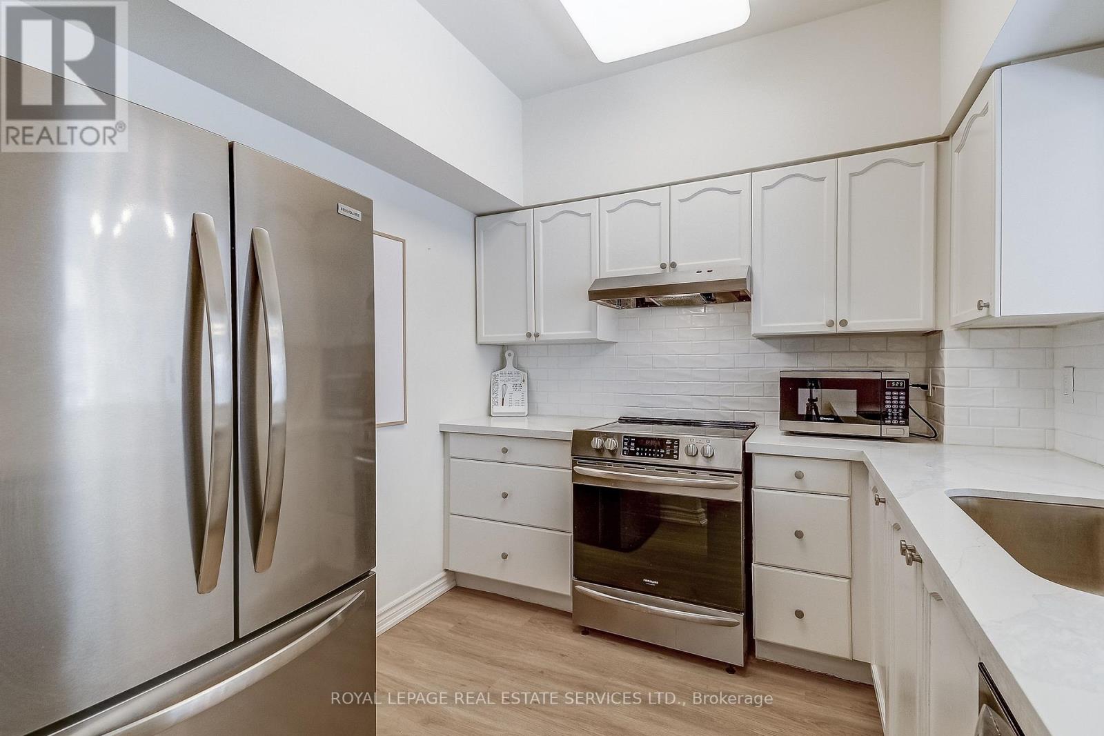 1509 - 100 Burloak Drive, Burlington, Ontario  L7L 6P6 - Photo 6 - W12470061