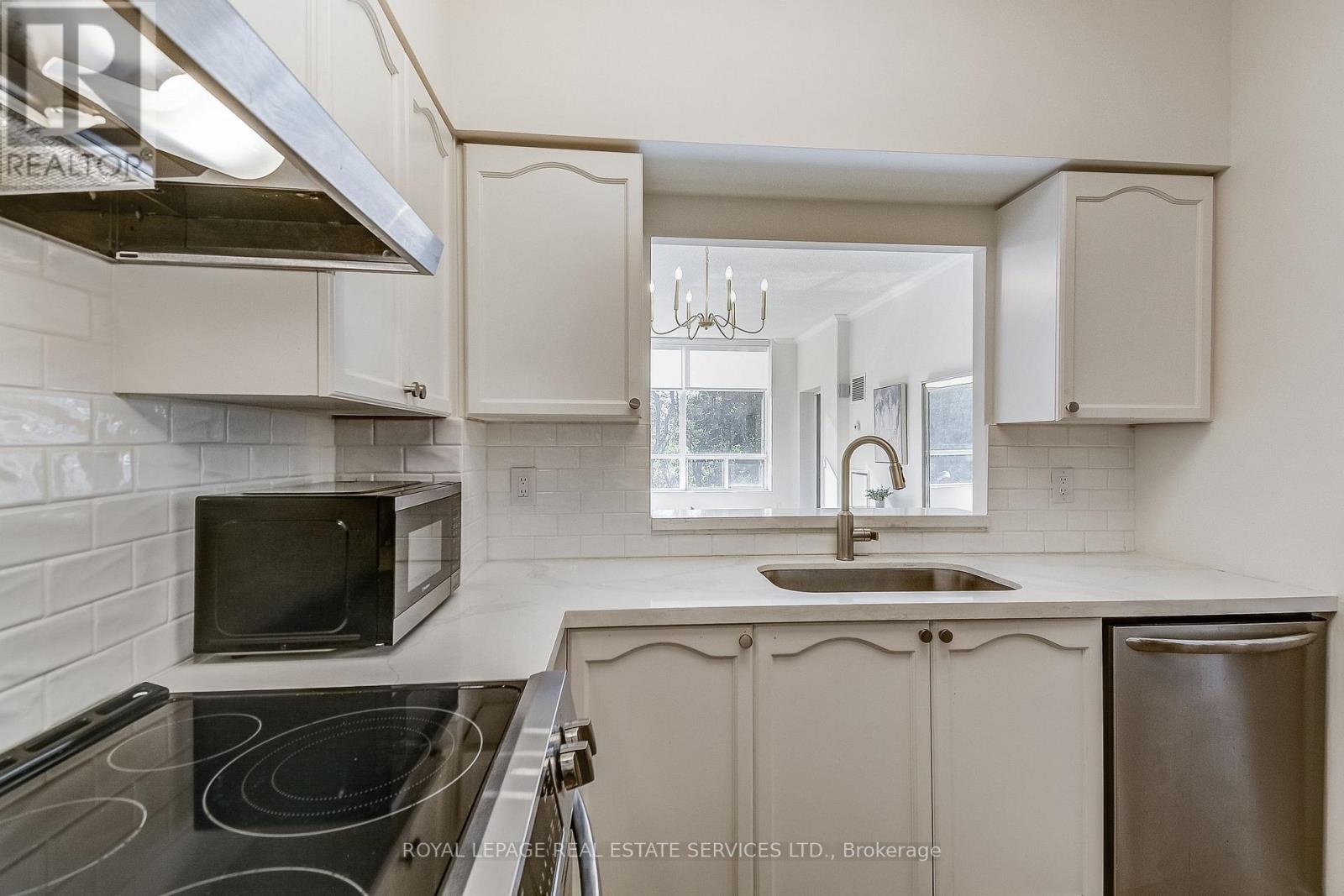 1509 - 100 Burloak Drive, Burlington, Ontario  L7L 6P6 - Photo 7 - W12470061