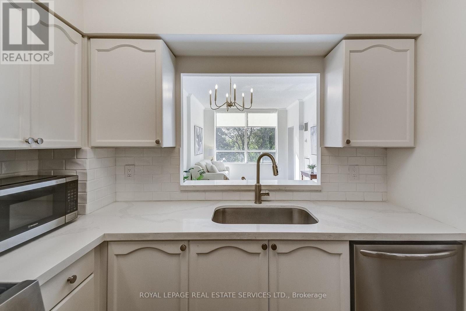 1509 - 100 Burloak Drive, Burlington, Ontario  L7L 6P6 - Photo 8 - W12470061