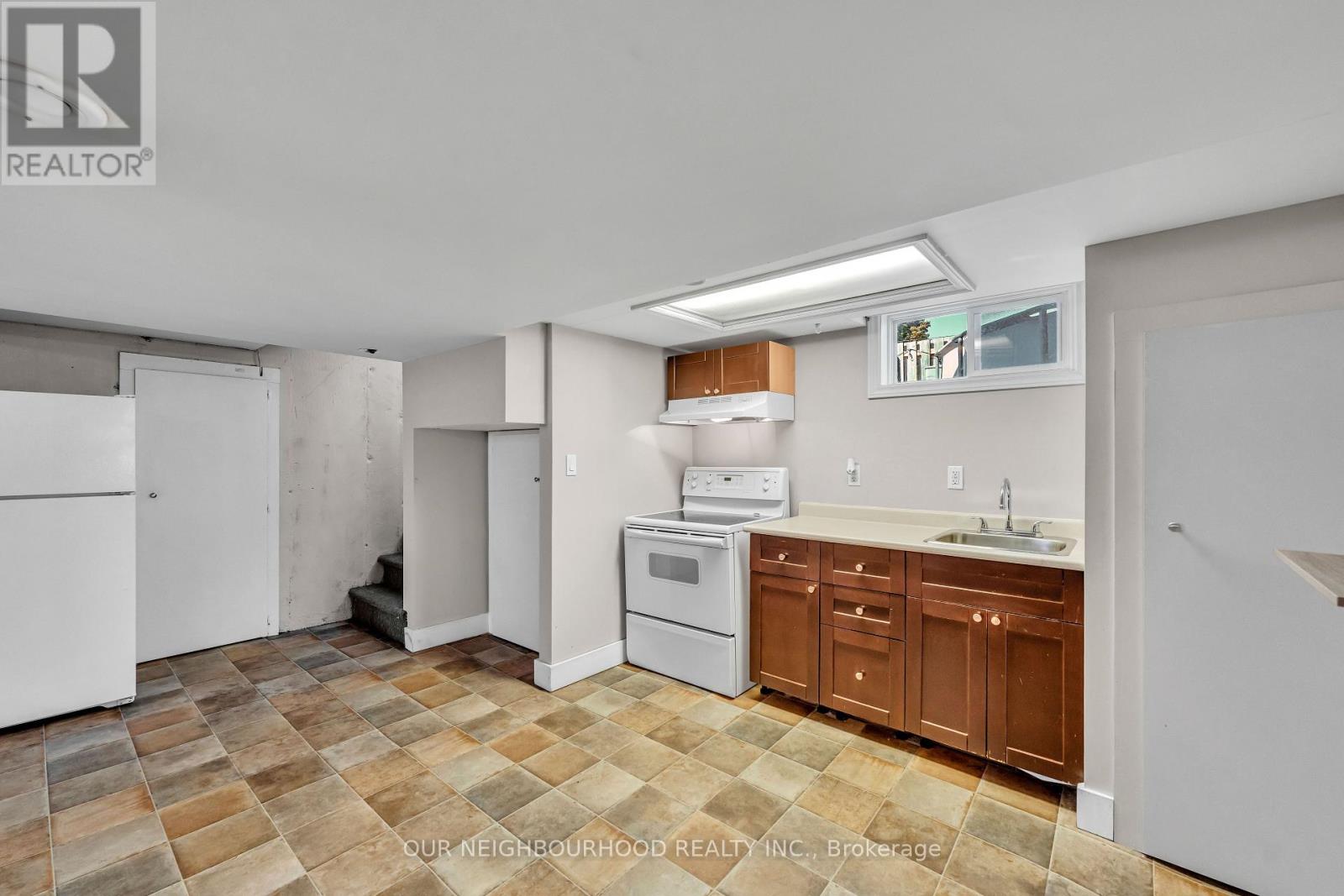 B - 538 Shirley Street, Cobourg, Ontario  K9A 2A5 - Photo 3 - X12339382