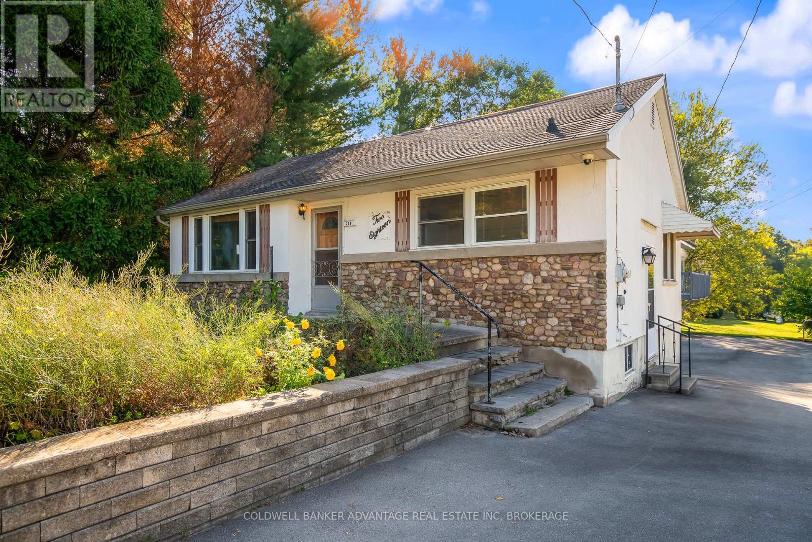 218 Canboro Road, Pelham, Ontario  L0S 1M0 - Photo 1 - X12470076