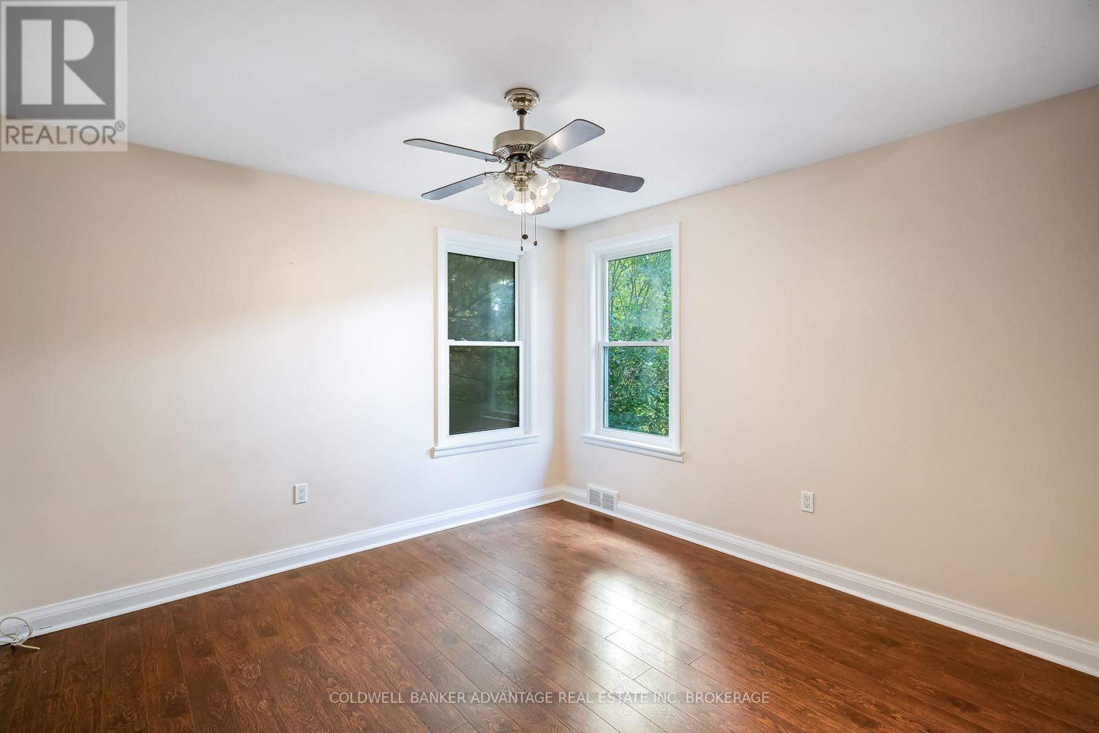 218 Canboro Road, Pelham, Ontario  L0S 1M0 - Photo 13 - X12470076
