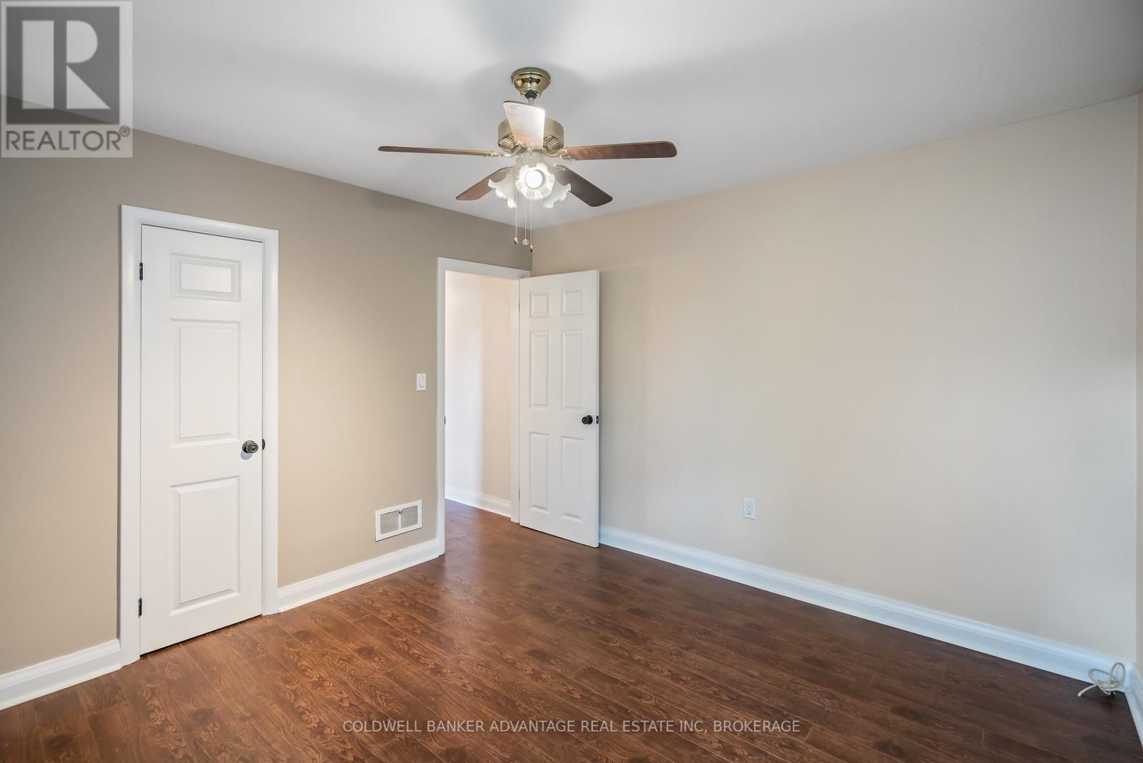 218 Canboro Road, Pelham, Ontario  L0S 1M0 - Photo 14 - X12470076