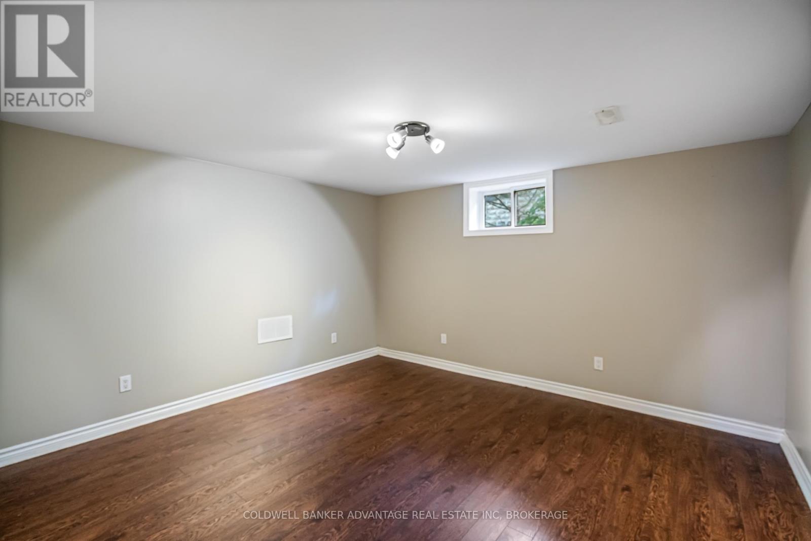 218 Canboro Road, Pelham, Ontario  L0S 1M0 - Photo 18 - X12470076