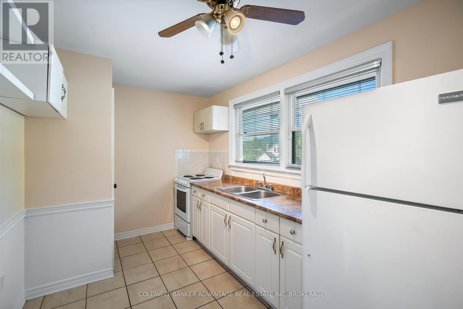 218 Canboro Road, Pelham, Ontario  L0S 1M0 - Photo 9 - X12470076