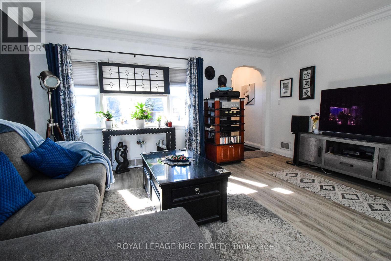 5367 Kitchener Street, Niagara Falls, Ontario  L2G 1B6 - Photo 7 - X12470099